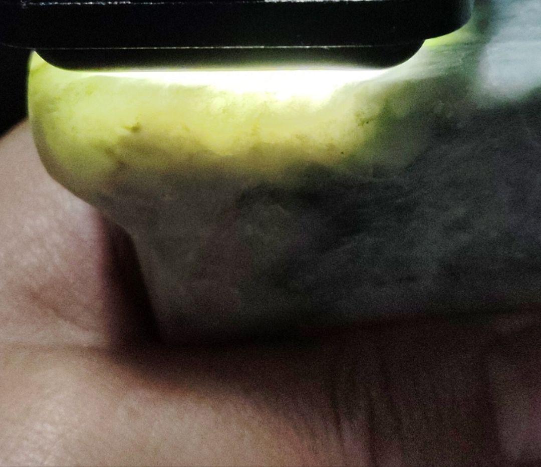 ☆翡翠原石☆糸魚川硬玉【姫川・磨き594g】