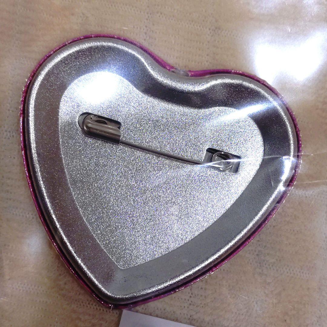 ダンガンロンパ　王馬小吉　テレ顔ハート缶バッジ　ナンジャタウン