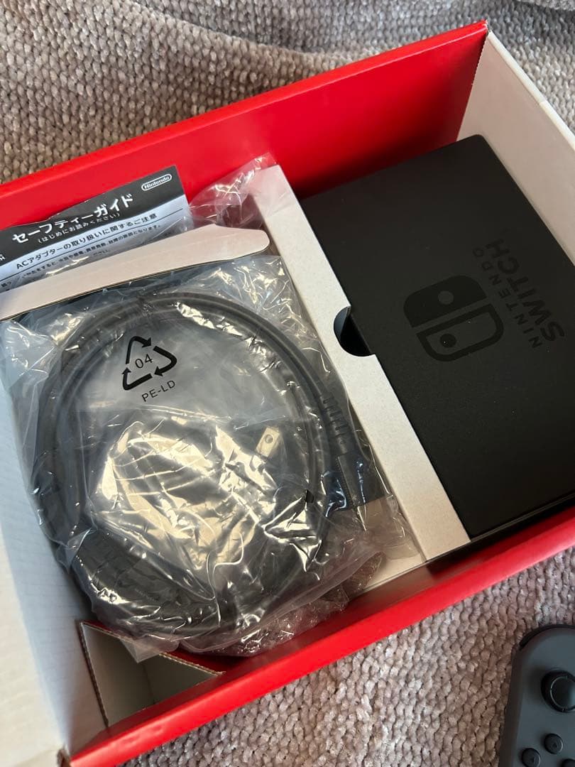 Nintendo Switch 本体と付属品一色とプロコンセット