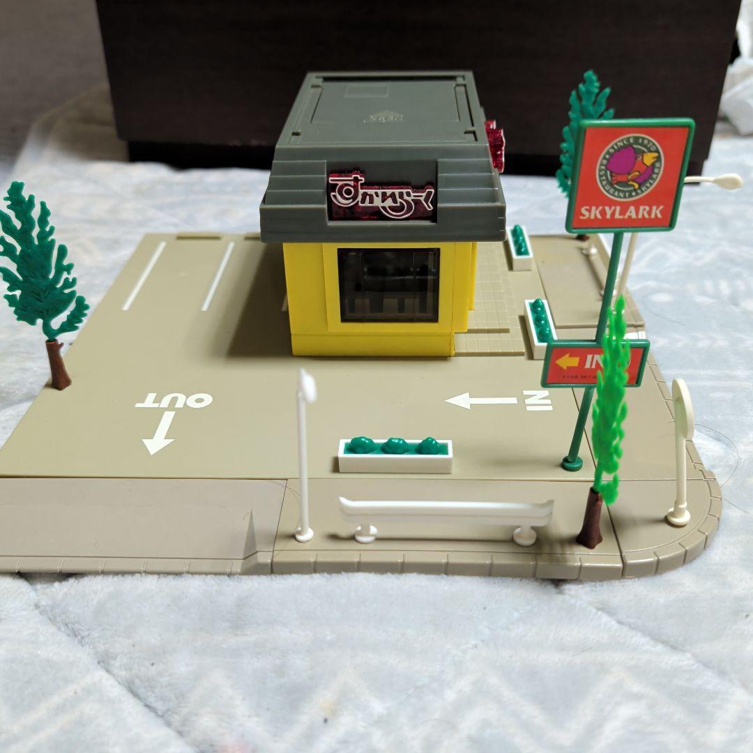 d*2様 トミカタウンすかいらーく