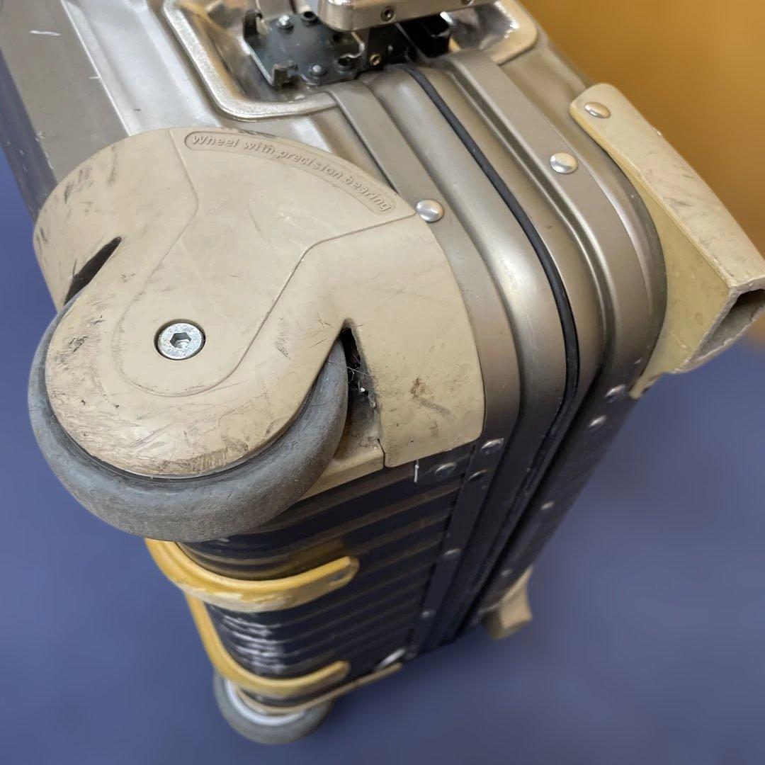 リモワ トパーズ プレミアム 35L 機内持ち込み 2輪 チタニウム アルミ