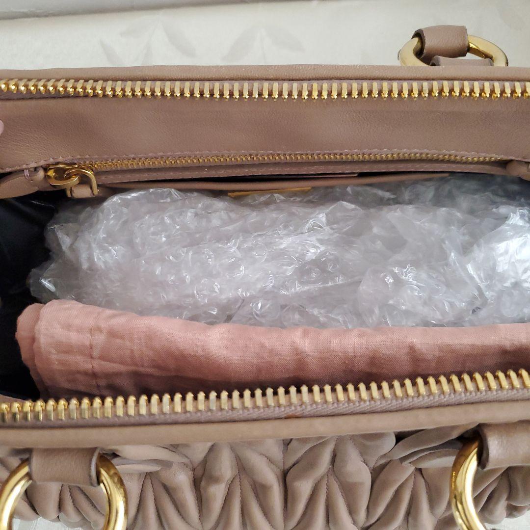 Miu Miu ベージュ キルティングハンドバッグ