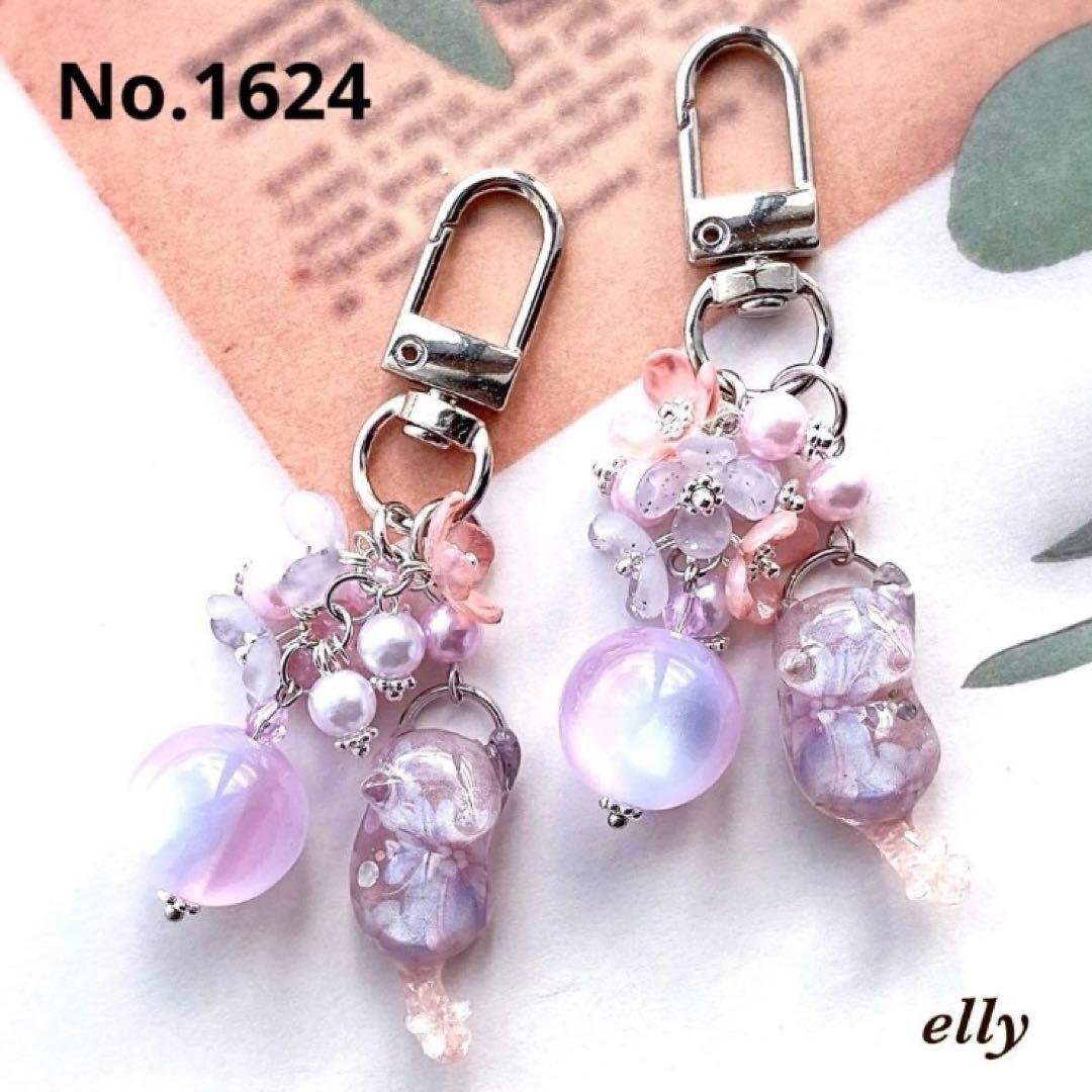 【やの様】1619.水引き　正月　天然石　牡丹　じゃれ猫　レジン　根付ストラップ