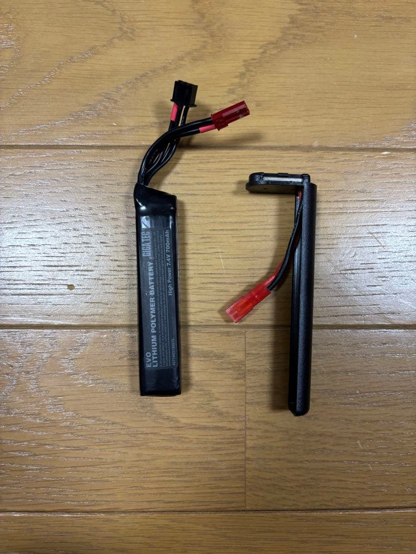 東京マルイMac 10 電動ガン サイレンサー、連射マガジン、リポバッテリー付き