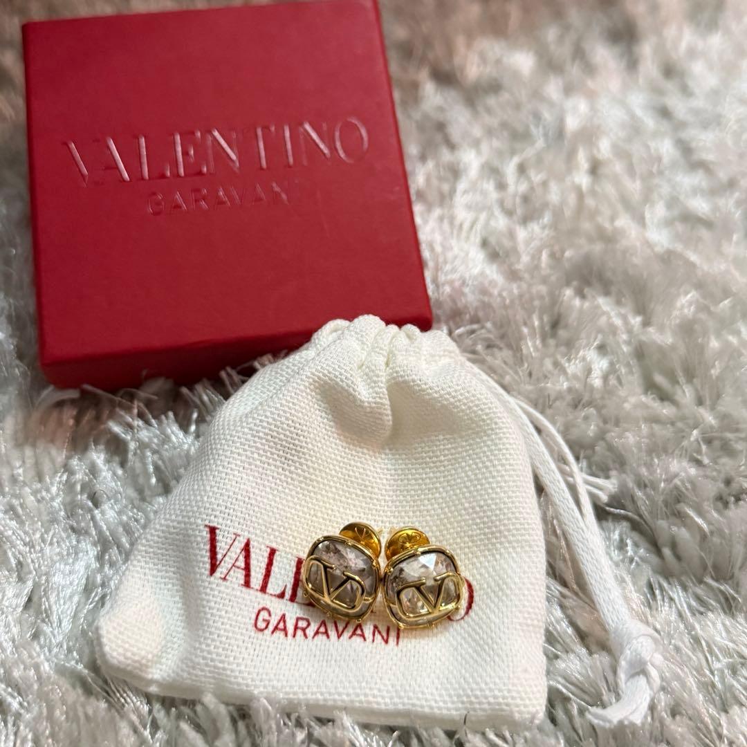 VALENTINO ゴールドクリスタルピアス - メルカリ