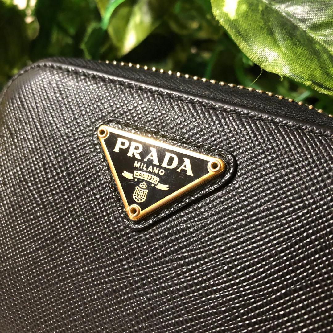 ヒロ　極美品♡PRADA プラダ　 サフィアーノトライアングルケース