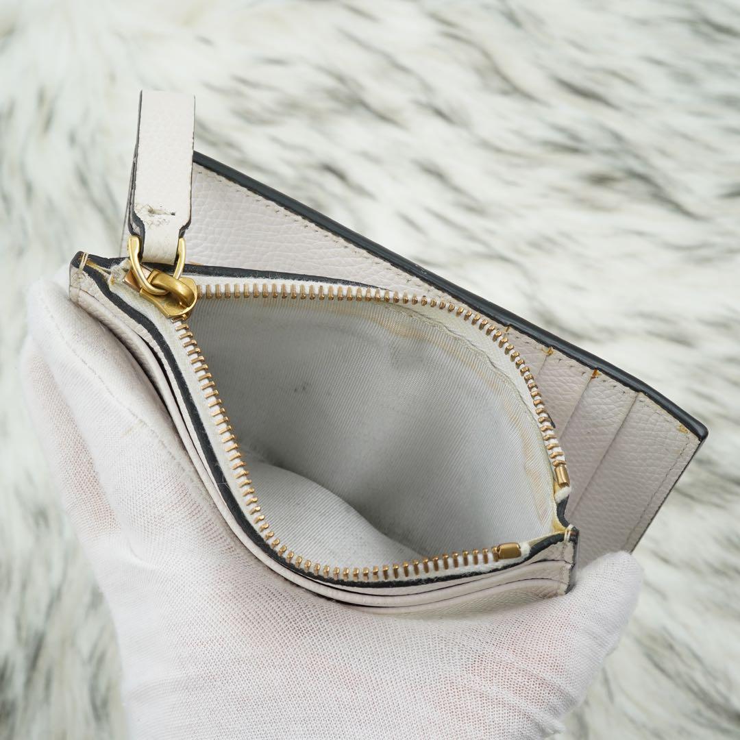 極美品　Valentino Garavani 二つ折り財布　ロゴグラム　ホワイト