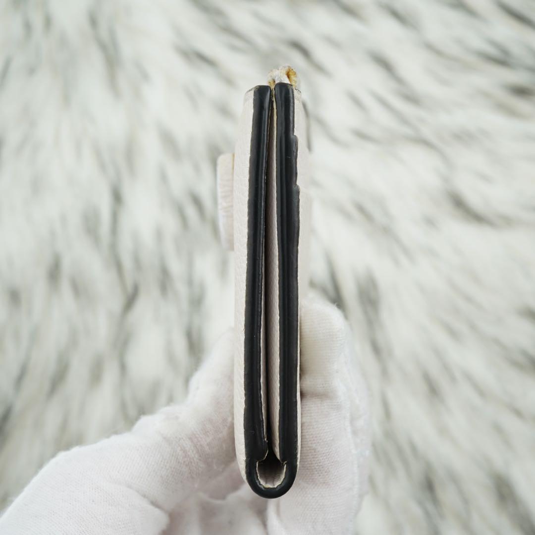 極美品　Valentino Garavani 二つ折り財布　ロゴグラム　ホワイト