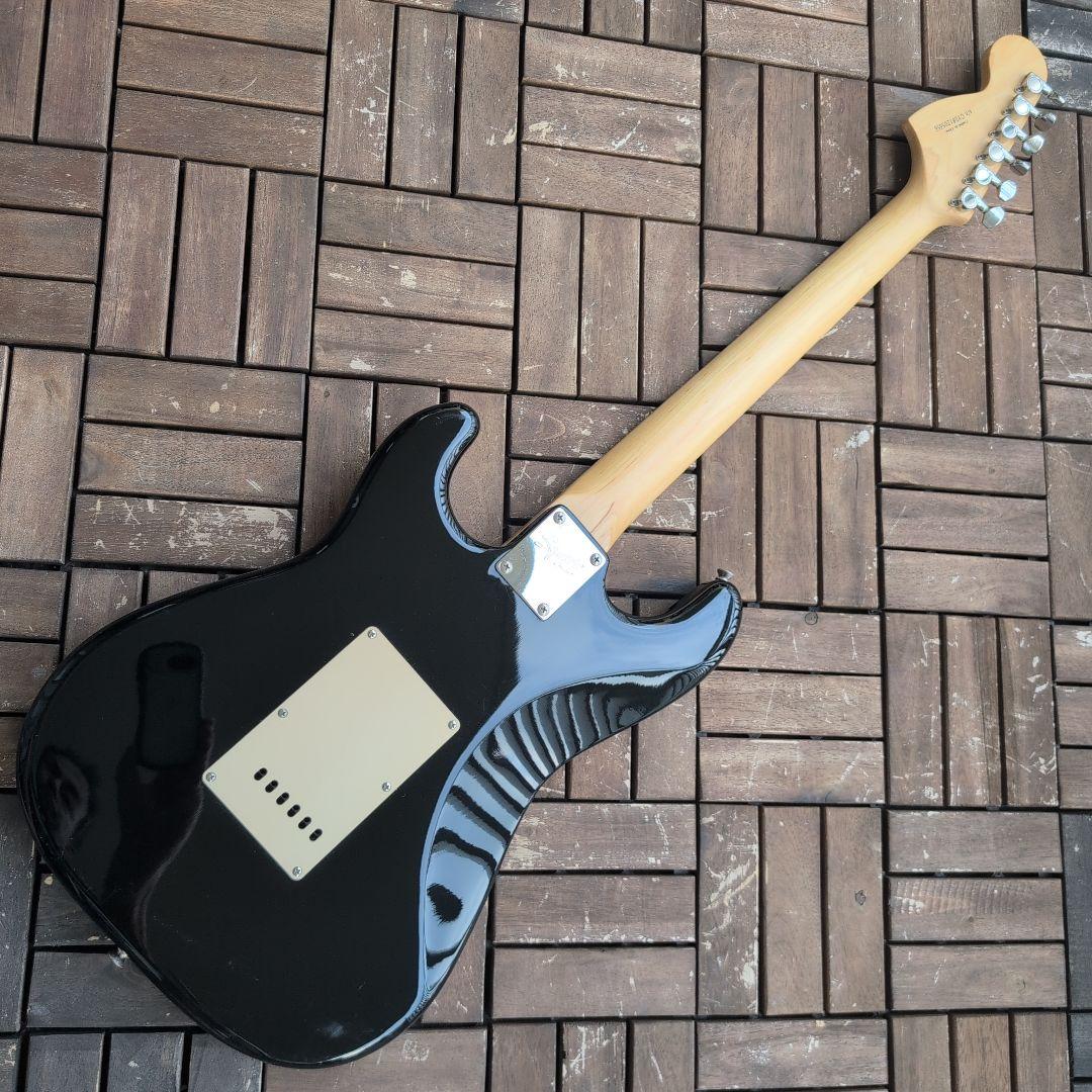 Squier by FENDER ストラト ラージヘッド BLACK！