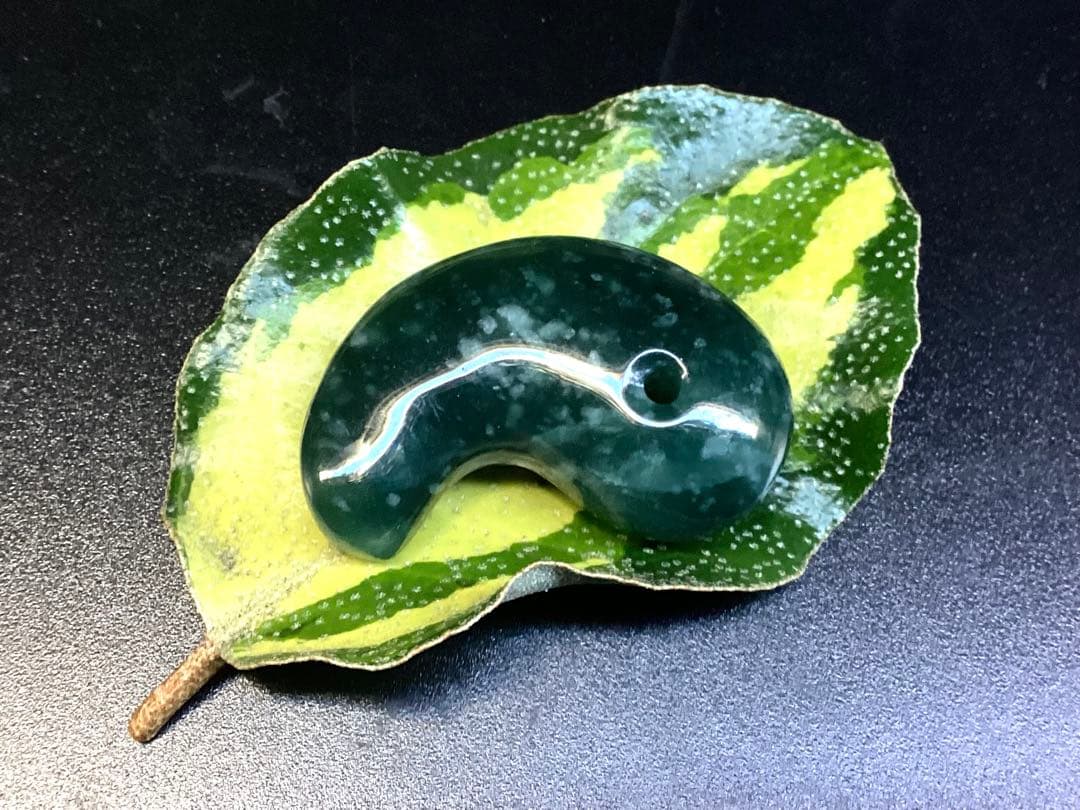 糸魚川翡翠【入りコン沢】勾玉 今年2度目の大当たり特大原石より極上高