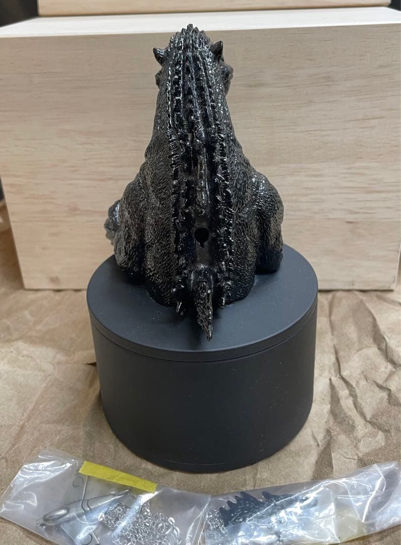 全世界【100体限定】ゴジラ 65周年 アクセサリースタンド プレミアム