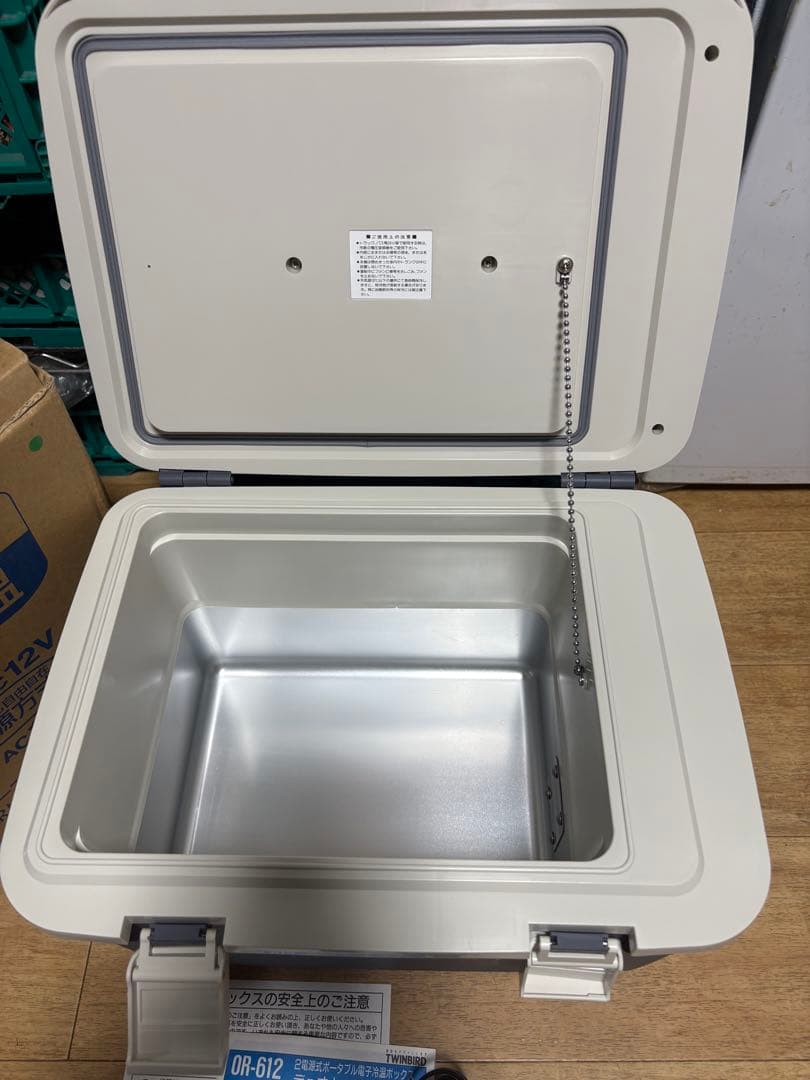 未使用 ツインバード 2電源式ポータブル電子冷温機 OR-612
