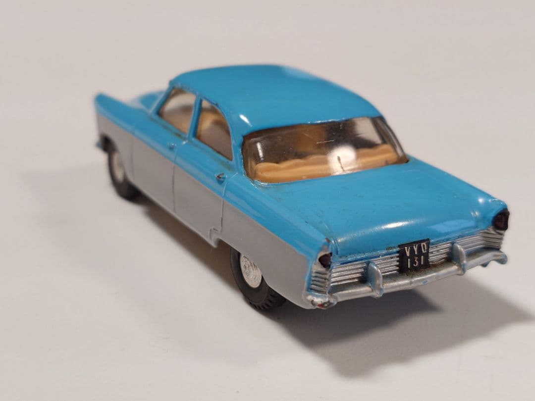 ミニカー SPOT - ON FORD ZODIAC with head light