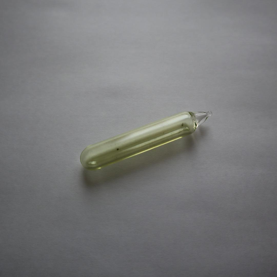 ウランガラス 窒素封入ガラス管