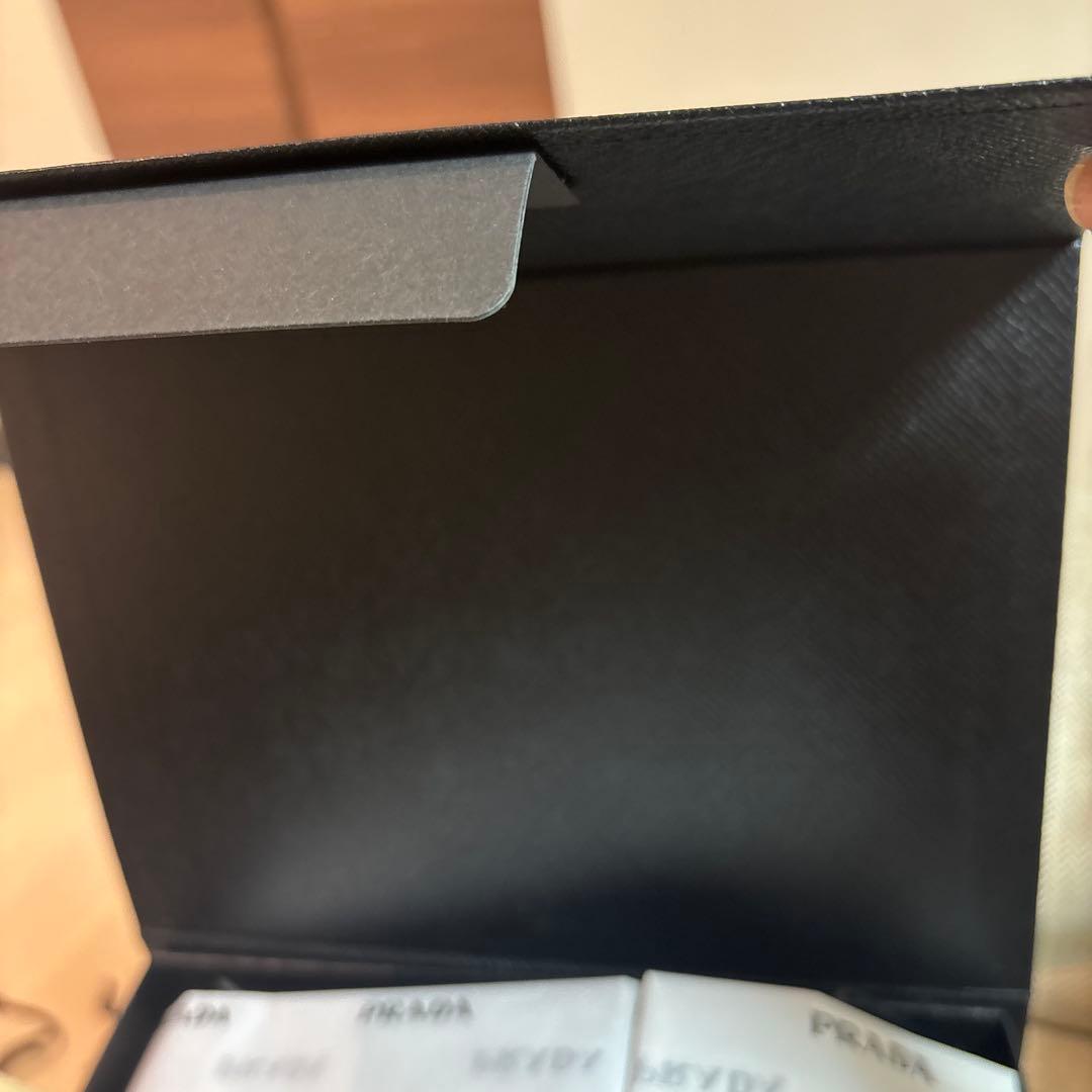 未開封プラダリヴィールメッシュクッションファンデーションLC5限定パケ