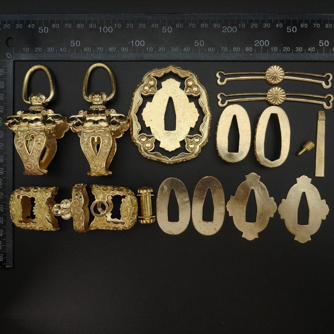 元帥刀　御刀　金具　菊紋　刀鍔　目貫　縁頭　切羽　鐺　柄鞘一式　銅製