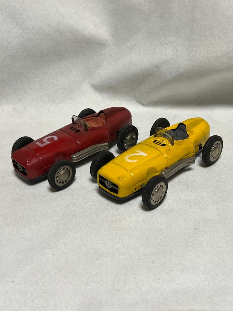 ドイツ製　ヴィンテージ1940年〜1970年　ベンツのブリキ自動車　2個セット