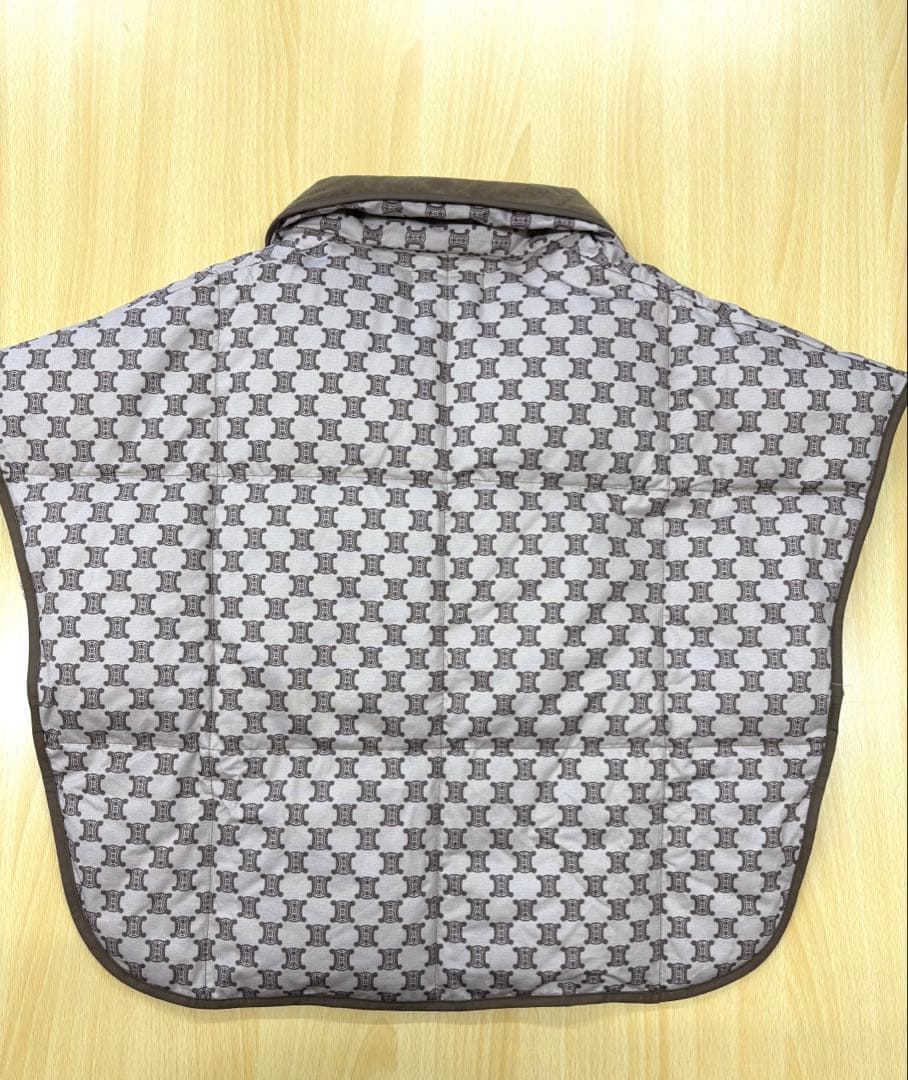 タグ付き未使用✨️CELINE セリーヌ トリオンフ総柄 ダウンベスト 羽毛肩当て