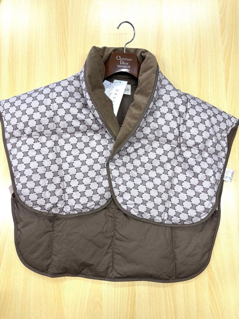 タグ付き未使用✨️CELINE セリーヌ トリオンフ総柄 ダウンベスト 羽毛肩当て