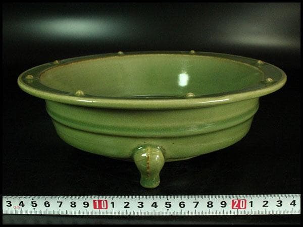 中国美術 青磁 刻模様 鋲縁 三足水盤(K-A856) 中国美術 青磁 刻模様 鋲縁 三足水盤(K-A856)