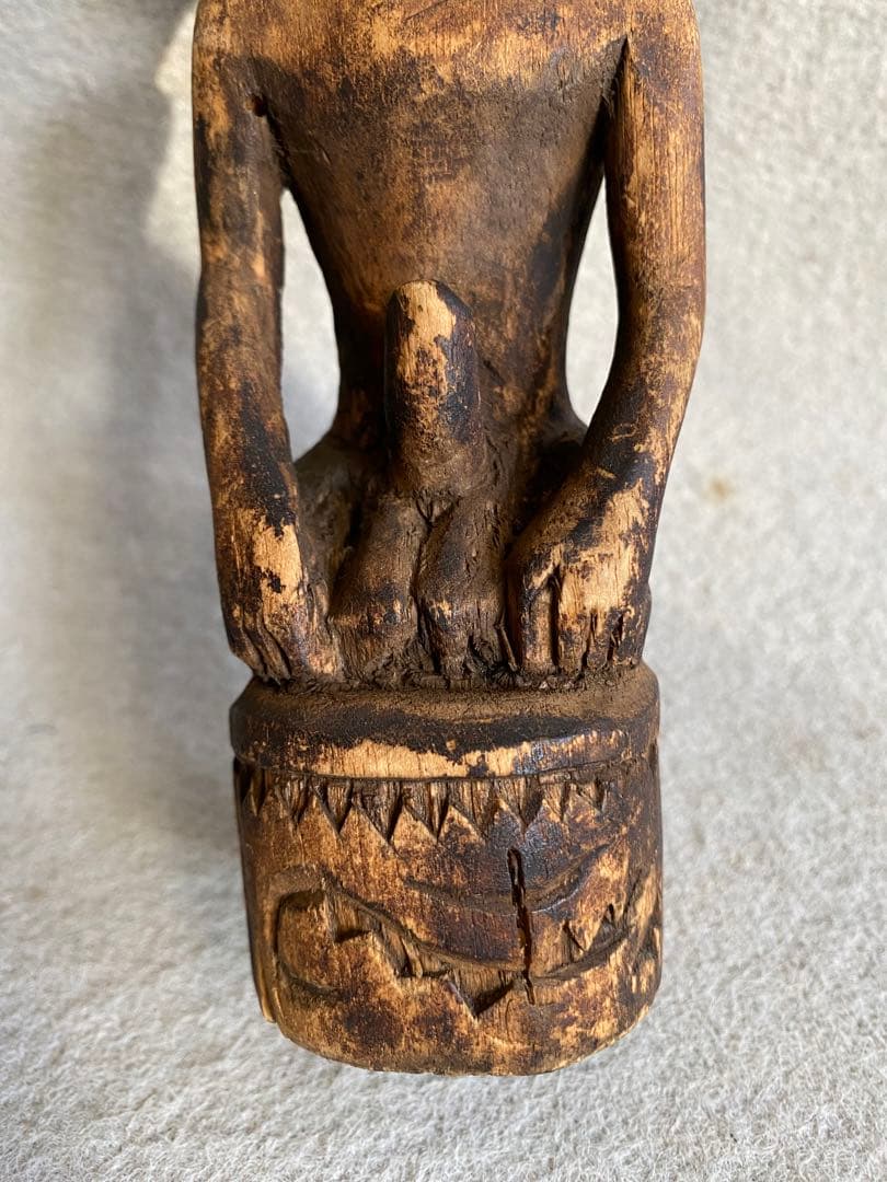 インドネシア・スマトラ】木彫り／プリミティブアート 男女の置物