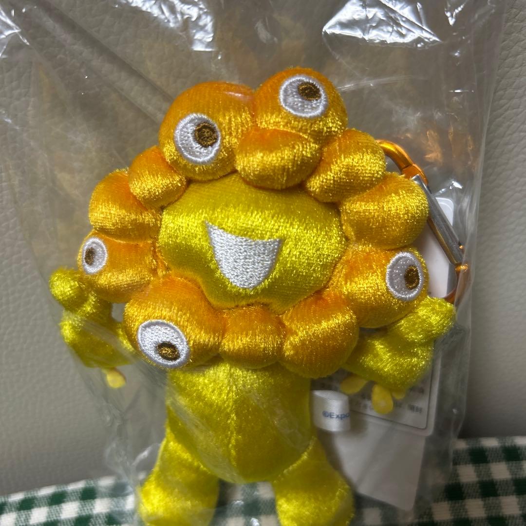 【終売品】ミャクミャク ゴールド　カラビナ　マスコット ぬいぐるみ　金　立ち