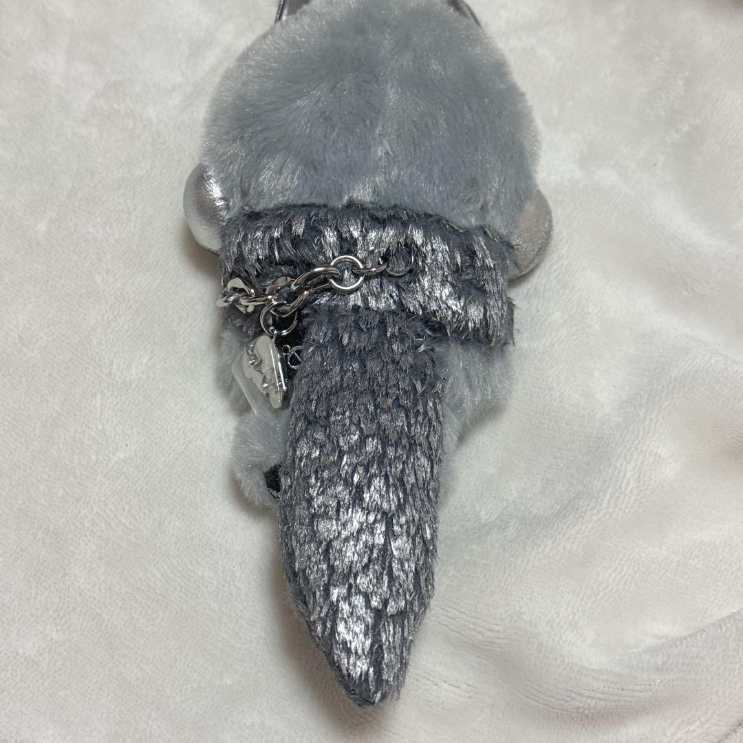 グレーのファー付きキャラクターぬいぐるみ