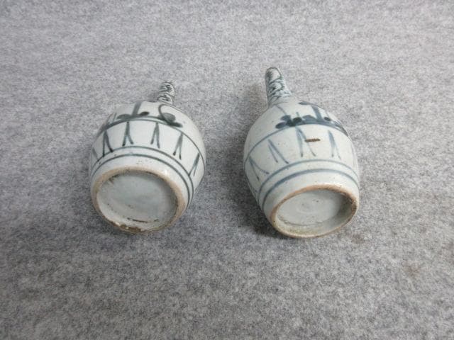 古伊万里染付たこ唐草に松竹梅文徳利一対 [B26345] 古伊万里染付