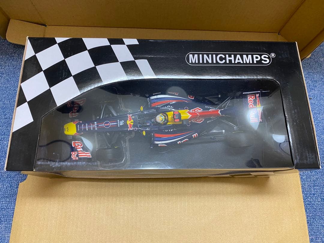 【送料込】 MINICHAMPS ミニチャンプス RB7 ベッテル 1/18