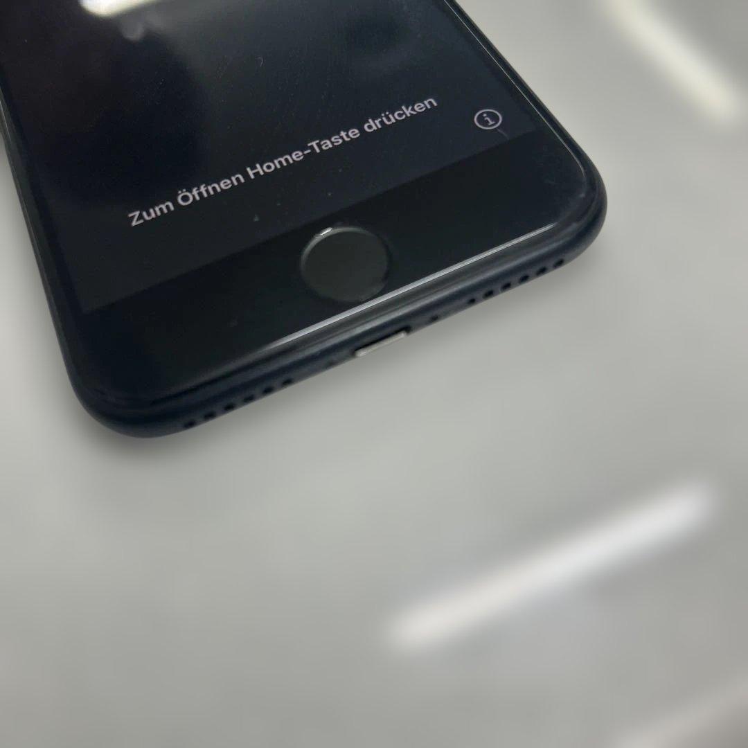 iPhone SE 第三世代　バッテリー100%