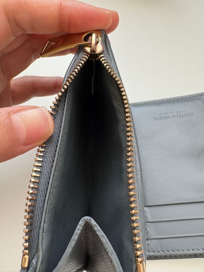 BOTTEGA VENETA 二つ折り財布 イントレチャート グレー ジップ