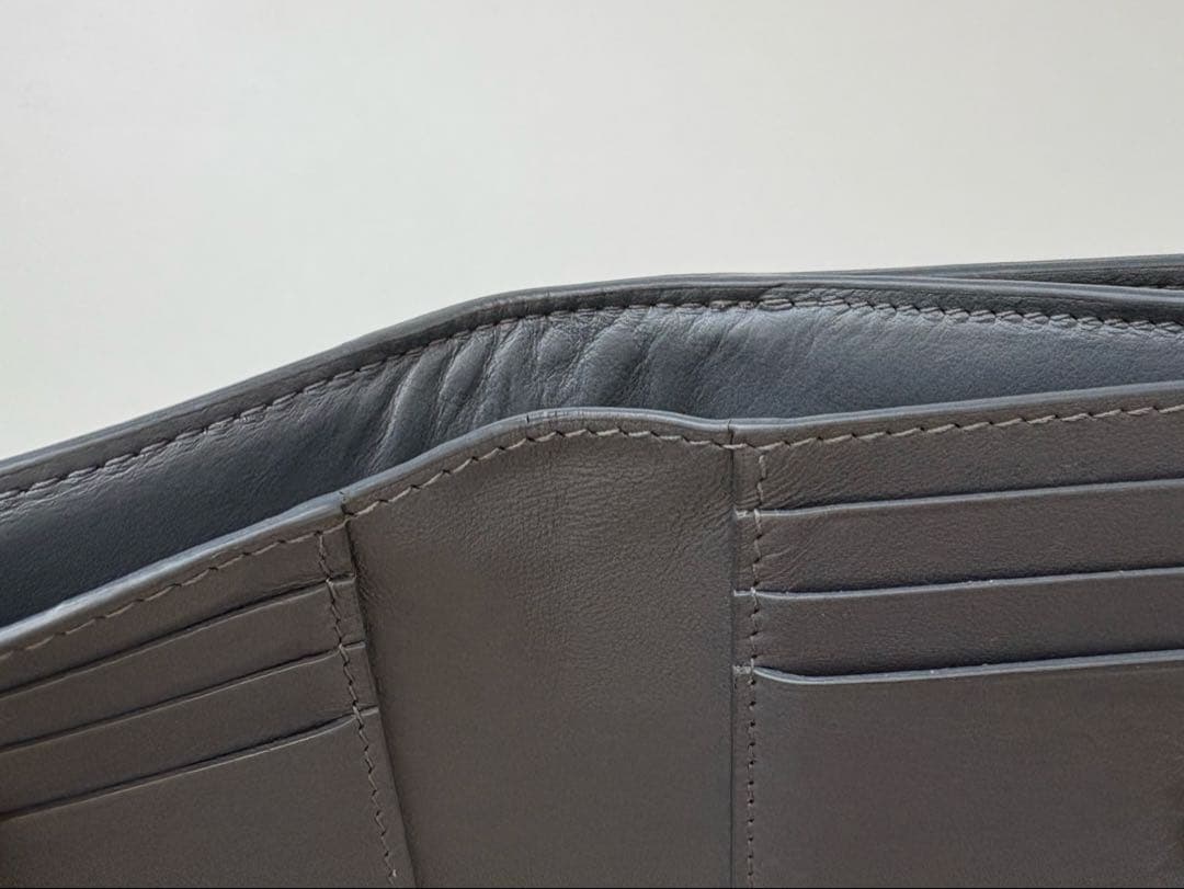 BOTTEGA VENETA 二つ折り財布 イントレチャート グレー ジップ