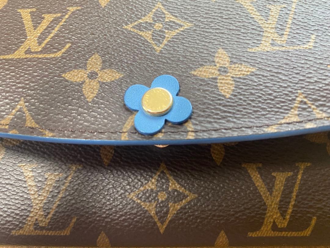 中古　ルイヴィトン財布　ポルトフォイユ・エミリー ブルーミング フラワーチャーム