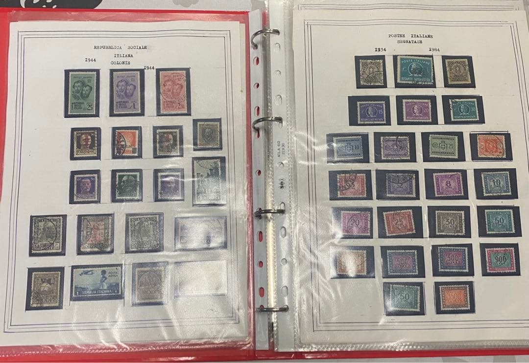 (N34) イタリア切手400枚入りフォルダー