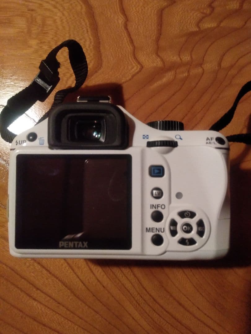 ペンタックス K-X デジタル一眼レフ カメラ ホワイト ジャンク品