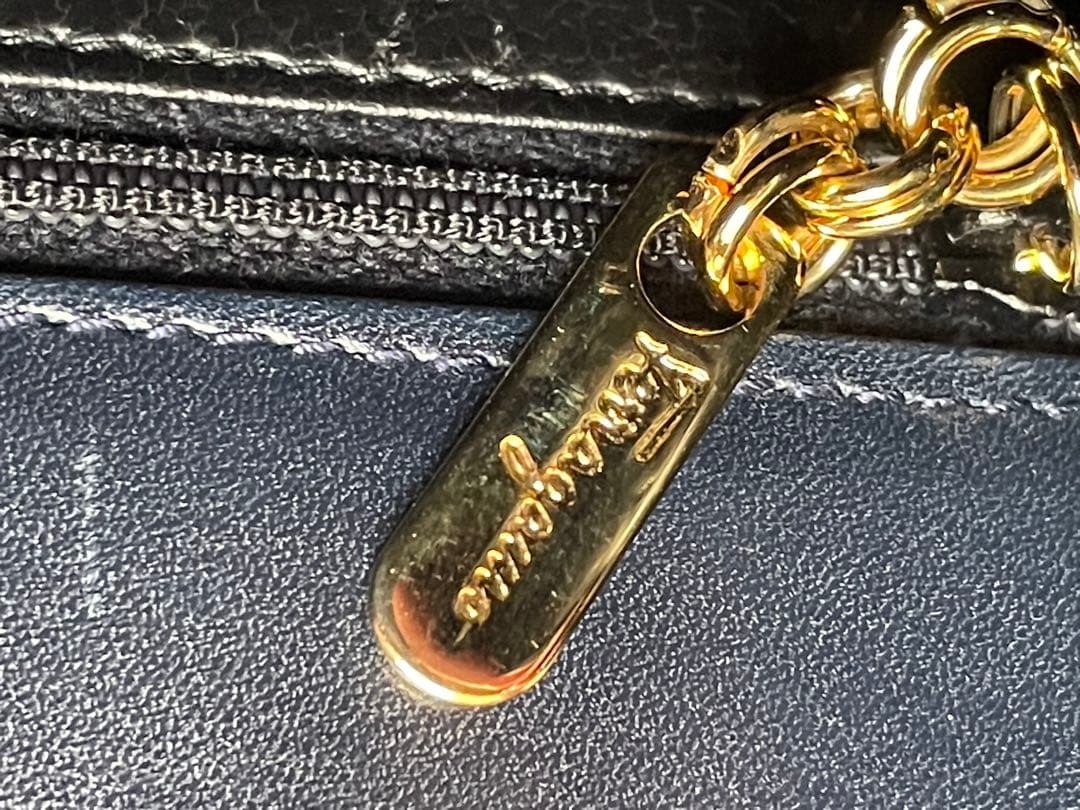 あおい　美品　フェラガモ ２way ハンドバックorショルダーバック