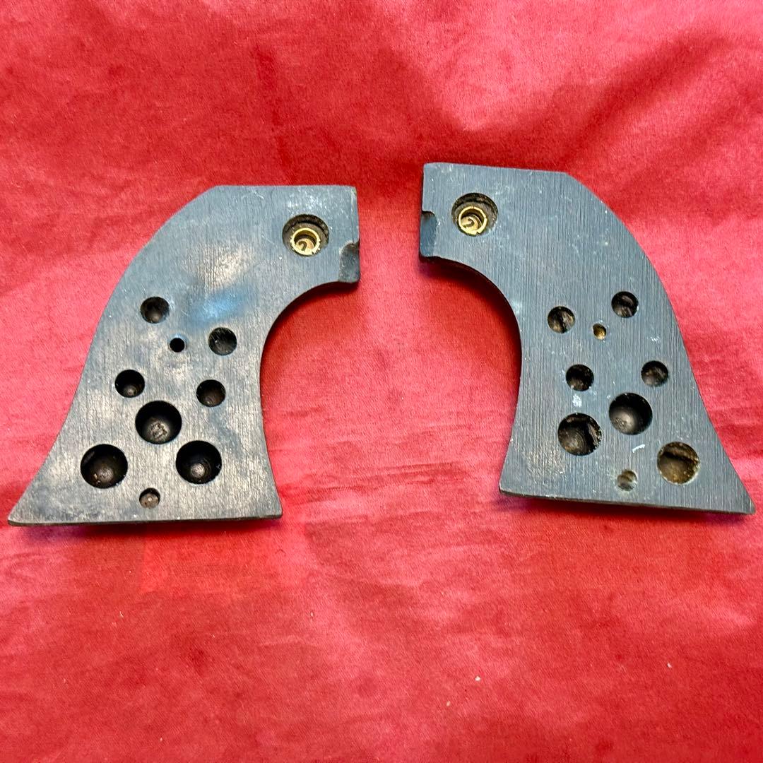 コマンチ 木製グリップ コルト/ ルガー 互換？