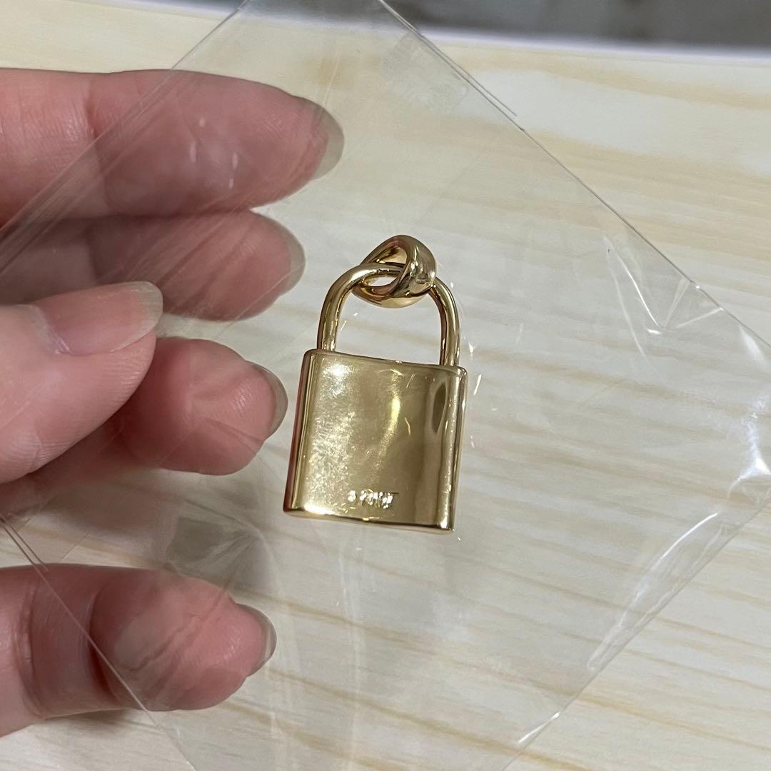 三山凌輝 &RADI チャーム クロスプレート 南京錠 モチーフ