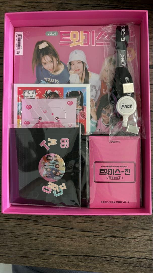 Amazon.co.jp: 韓国 FC ONCE 4期 限定 入会特典 TWICE ZINE : おもちゃ