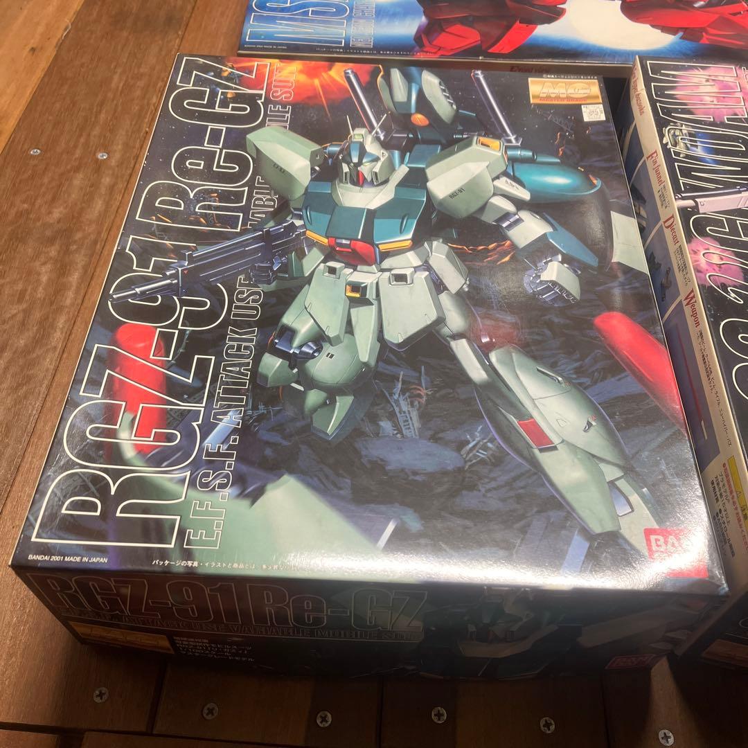 MG ガンプラ　サザビー、リガズィ、ニューガンダム 3点セット