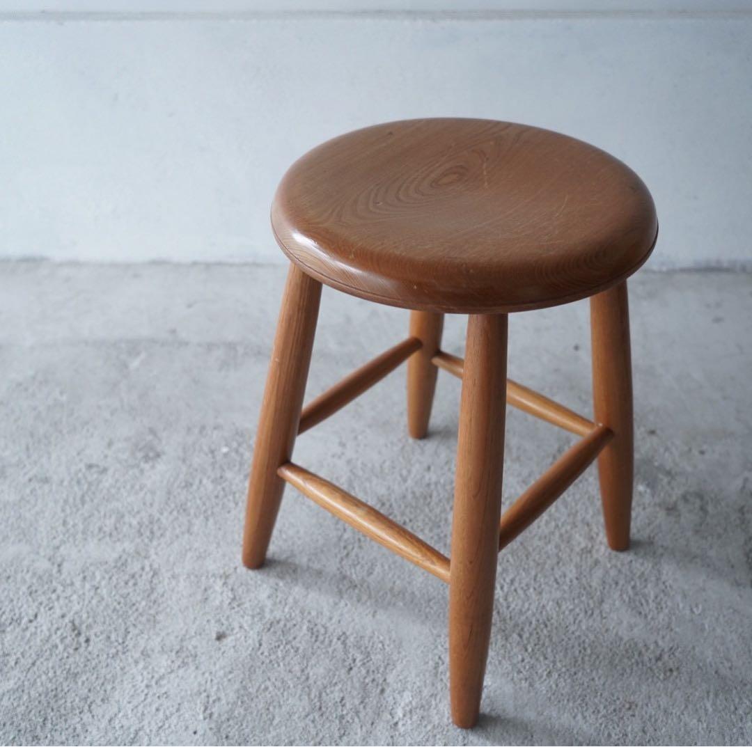丸座面のスツール
