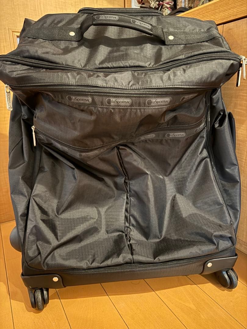 LeSportsacキャリーケース黒 ナイロン製 4輪