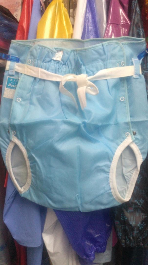 昭和レトロ.おむつカバー ナイロン ポリ塩化ビニール サックス Mサイズ