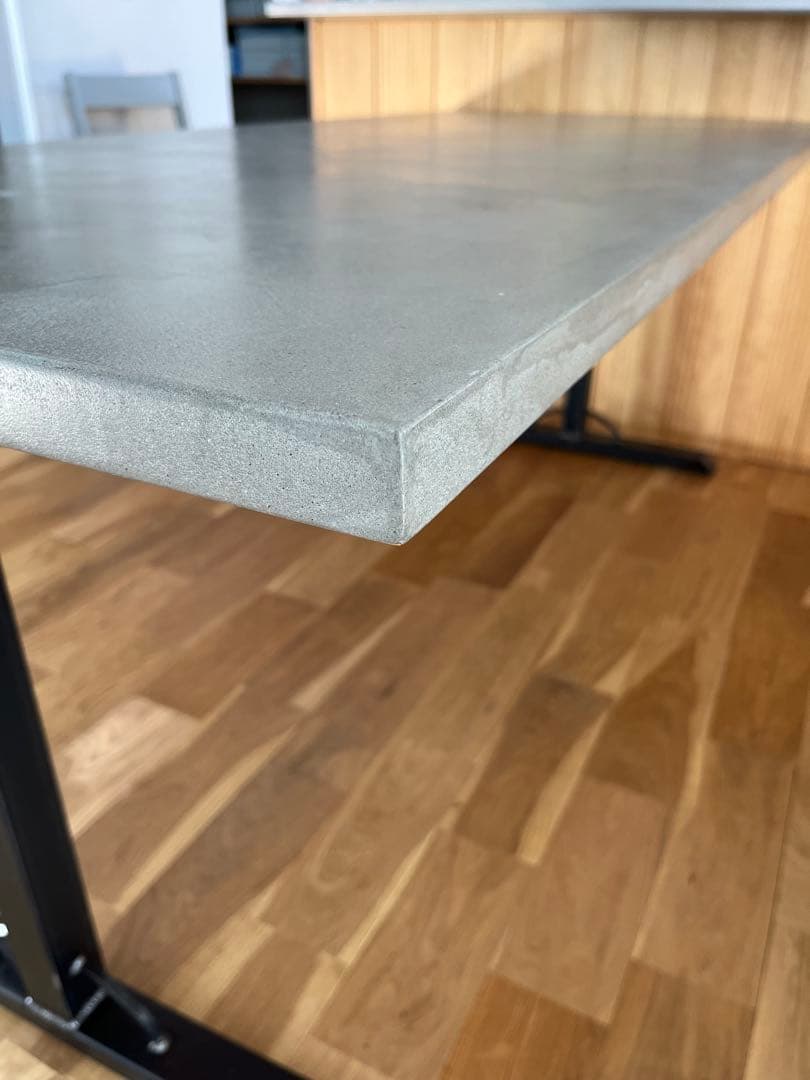 モールテックス ダイニングテーブル 長方形　コンクリート アイアン脚