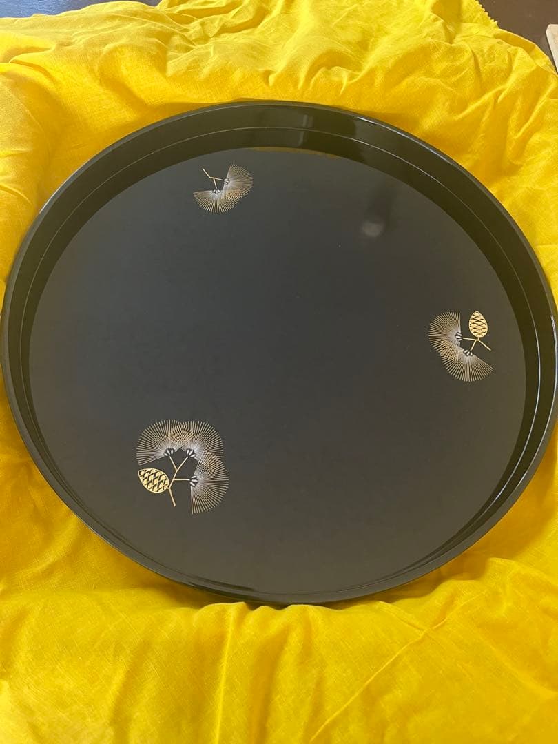 輪島塗　丸盆 沈金　松紋箱付き