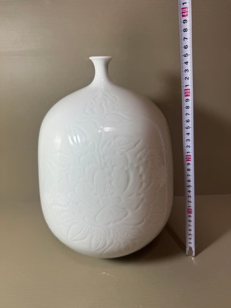 2921 松尾博之作 白磁花瓶 花文