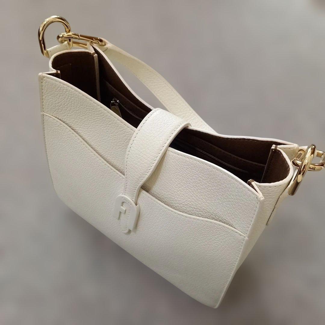 【美品】フルラFURLAバッグ　フルラショルダーバッグ2way　ハンドバッグ本革