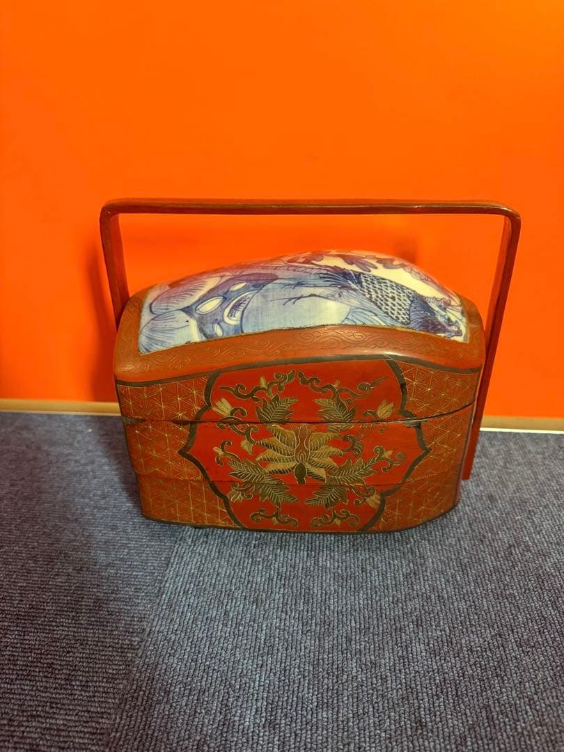 1818 中国骨董　新渡染付蓋付　木製　漆塗　提重　時代物