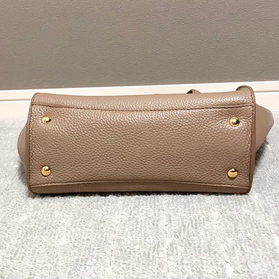 フェラガモ［エイミー］ハンドバッグ　ショルダー　カーフレザー　ガンチーニ　金具