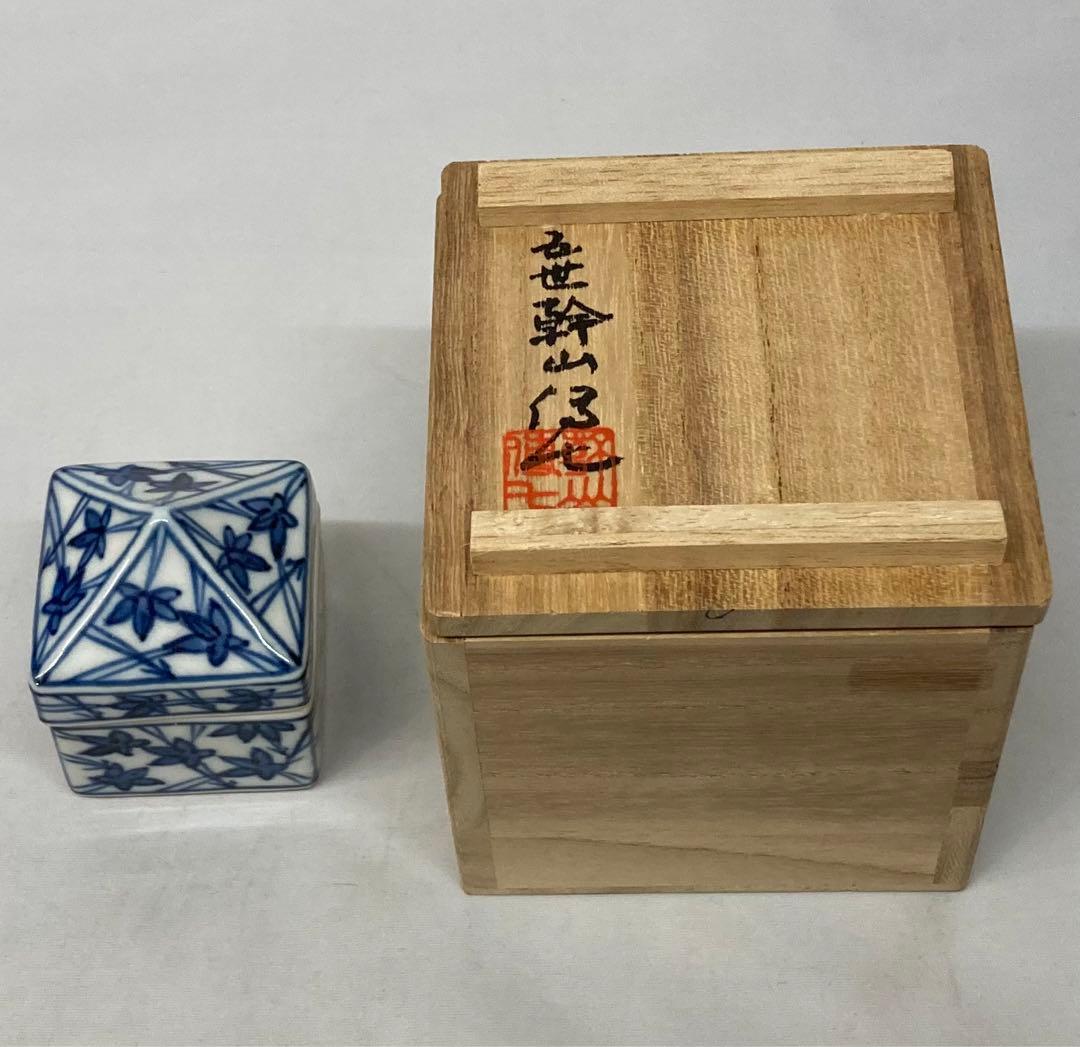 B7s  五世幹山傳七作　「染付辻堂香合」共布共箱　京焼　茶道具香道具